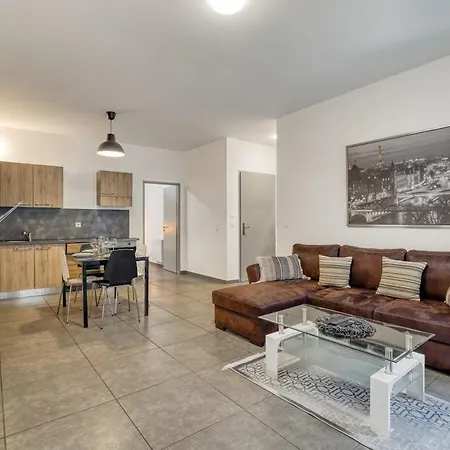 Pluton - Cozy Terrace Apartamento Annemasse